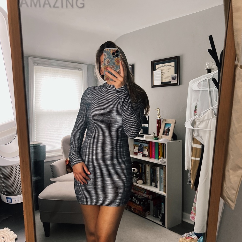 Long Sleeve Open Back Bodycon Dress